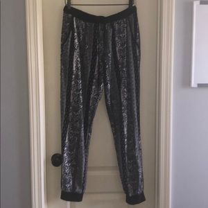 Design-filled Pants with elastic waistband